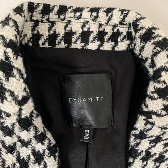 Dynamite Kora Cropped Houndstooth Blazer - Picture 3 of 4